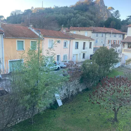 Proche Cv, 70m2, 2 Pour 4 *